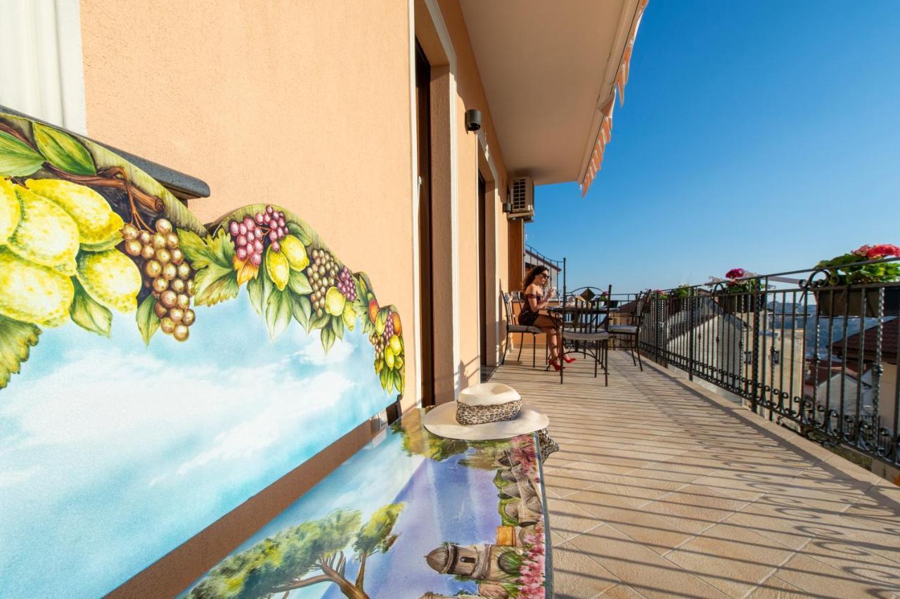 Donna Sofi Holiday House Аджерола Экстерьер фото